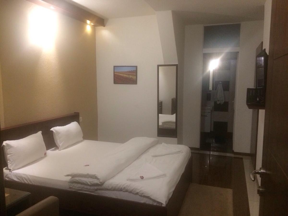 Hotel Millenium2 Prizren Zewnętrze zdjęcie